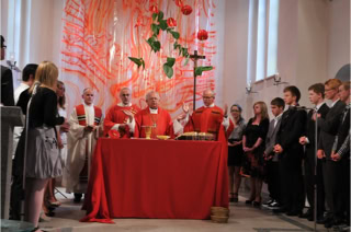 "Pentecost" Design of the altar in Bischofswerda. Confirmands: Construction foil and  spray paint